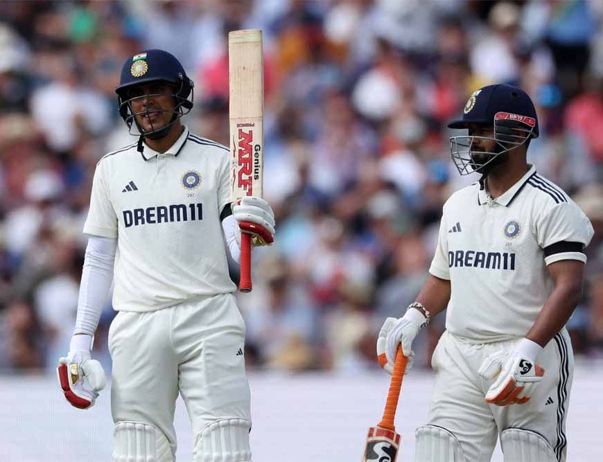 टेस्ट और वनडे में दोहरा शतक लगाने वाले 5 खिलाड़ी: 4 हैं भारतीय