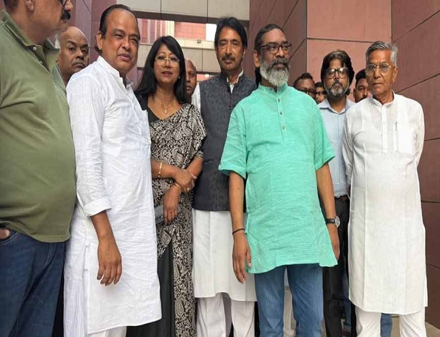 दिल्ली के सर गंगा अस्पताल में भर्ती शिबू सोरेन से मिले गुलाम अहमद मीर व इरफान अंसारी