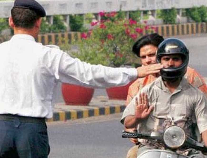 जिला प्रशासन का सख्त निर्देश सभी अधिकारी-कर्मचारी पहनें हेलमेट वरना होगी कार्रवाई