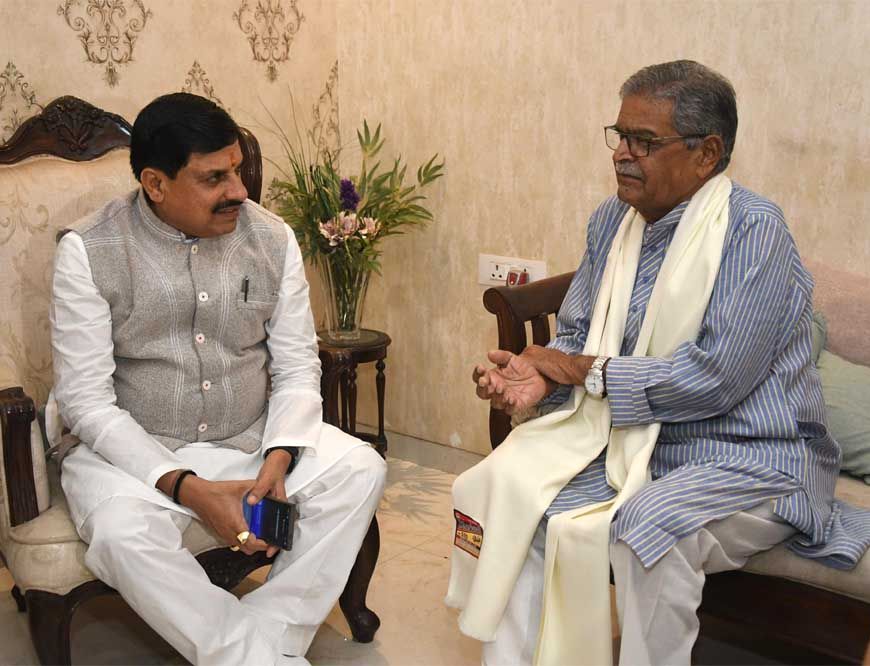 सीएम यादव ने आज भारतीय जनता पार्टी के वरिष्ठ नेता एवं पूर्व मंत्री डॉ. गौरीशंकर शेजवार से की मुलाकात