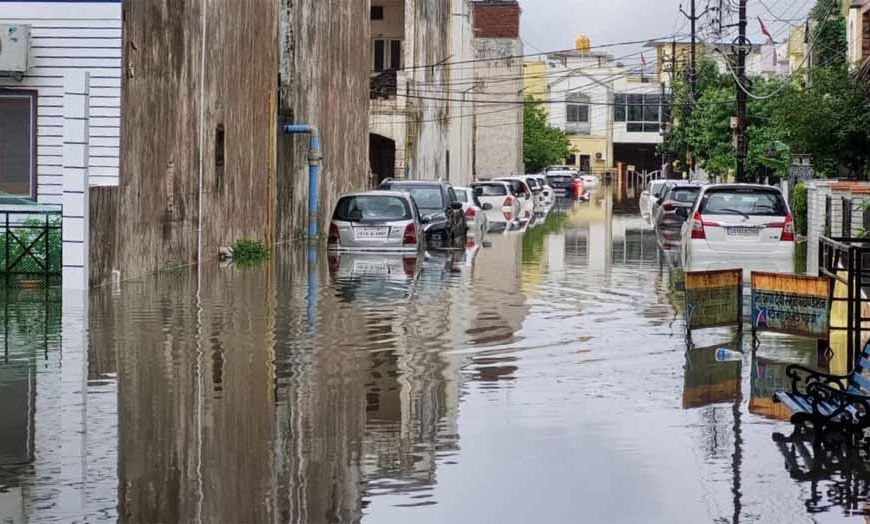 अंबिकापुर में 12 घंटे मूसलाधार बारिश, रिकॉर्ड 172 मिमी बारिश से लोग बेहाल