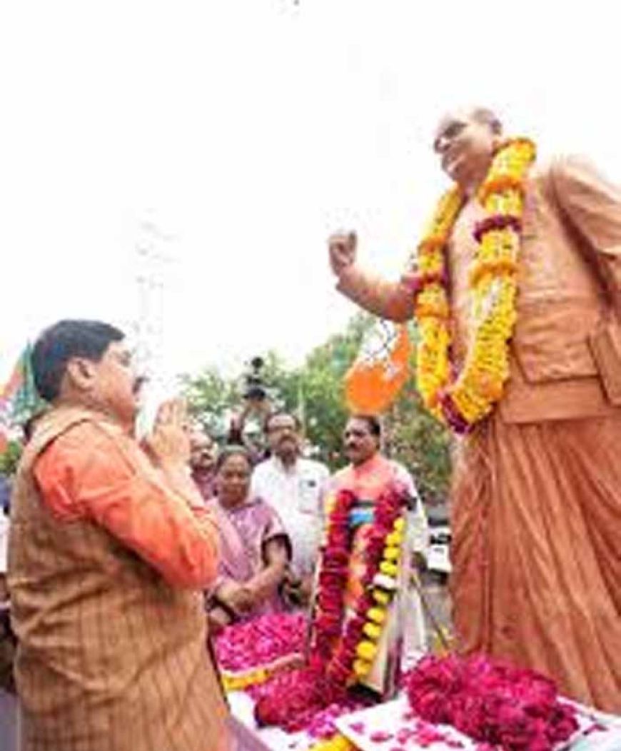 मुख्यमंत्री डॉ. यादव ने डॉ. श्यामा प्रसाद मुखर्जी की प्रतिमा पर माल्यार्पण कर दी श्रद्धांजलि