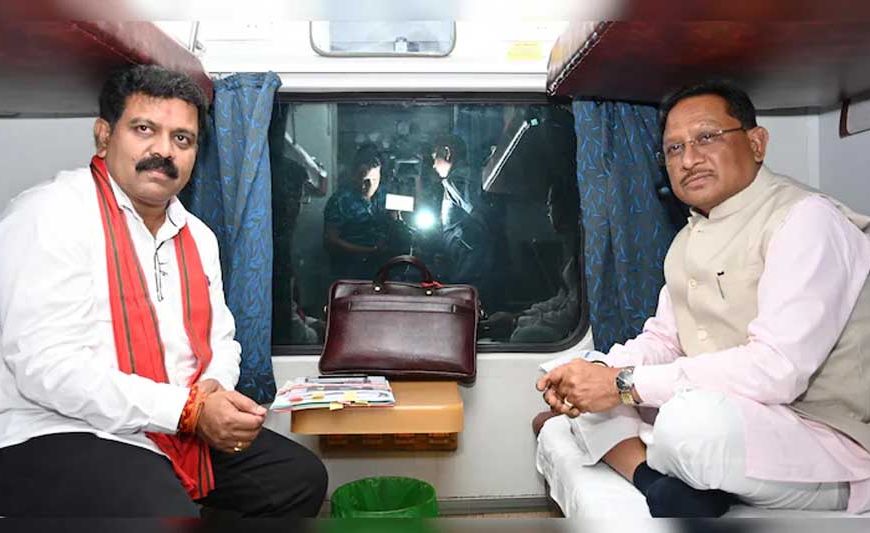 रायपुर : मुख्यमंत्री श्री विष्णु देव साय ट्रेन से सरगुजा के लिए हुए रवाना
