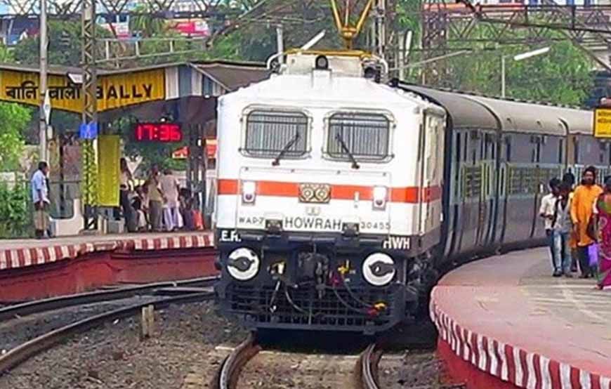 पश्चिम मध्य रेल्वे से गुजरने वाली चार जोड़ी साप्ताहिक स्‍पेशल ट्रेनों के फेरे बढ़ाए गए