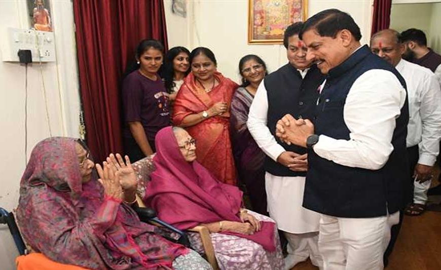 मुख्यमंत्री डॉ. यादव ने श्रीमती पटवा के जन्मदिन पर शुभकामनाएं दीं और आशीर्वाद प्राप्त किया