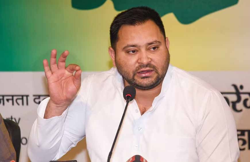 इंडिया गठबंधन ने बिहार में चुनाव आयोग के खिलाफ खोला मोर्चा, तेजस्वी यादव के नेतृत्व में पूरा विपक्ष एकजुट
