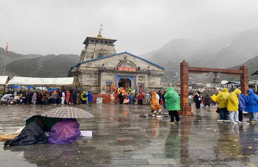 भारी बारिश से चलते केदारनाथ यात्रा फिर रोकी, सोनप्रयाग और गौरीकुंड यात्रियों का डेरा