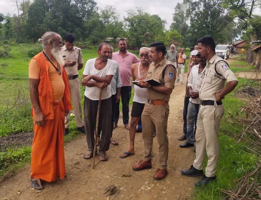 चोरों ने सेंधमारी कर किया लाखो का माल पार।