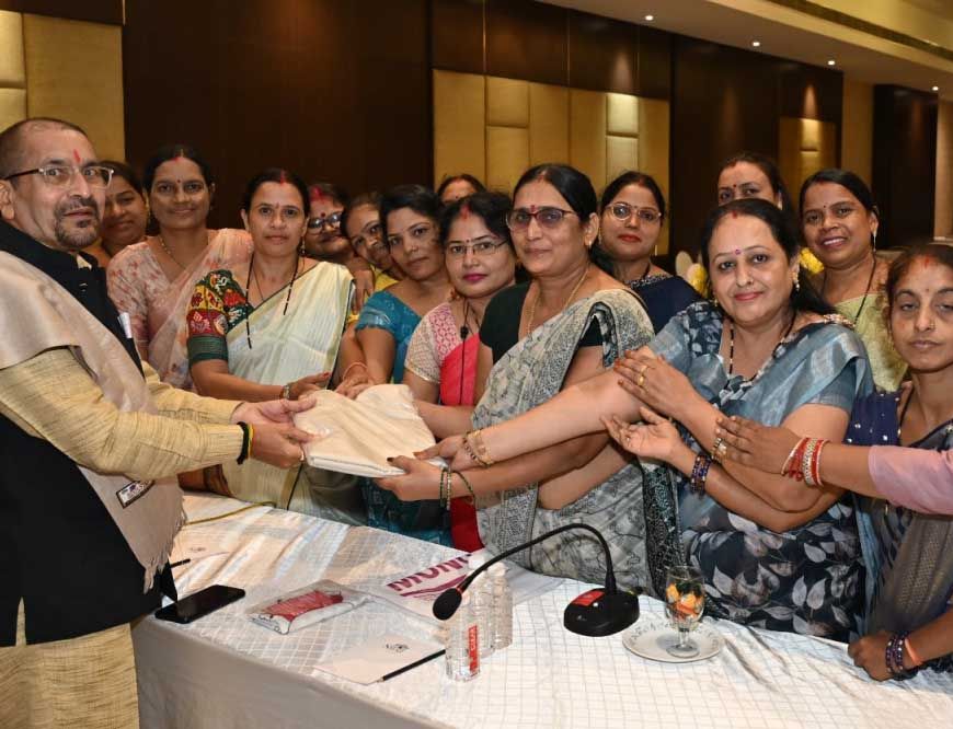 रायपुर : श्रम कल्याण केन्द्रों का होगा उन्नयन, अध्यक्ष योगश दत्त मिश्रा ने ली बैठक