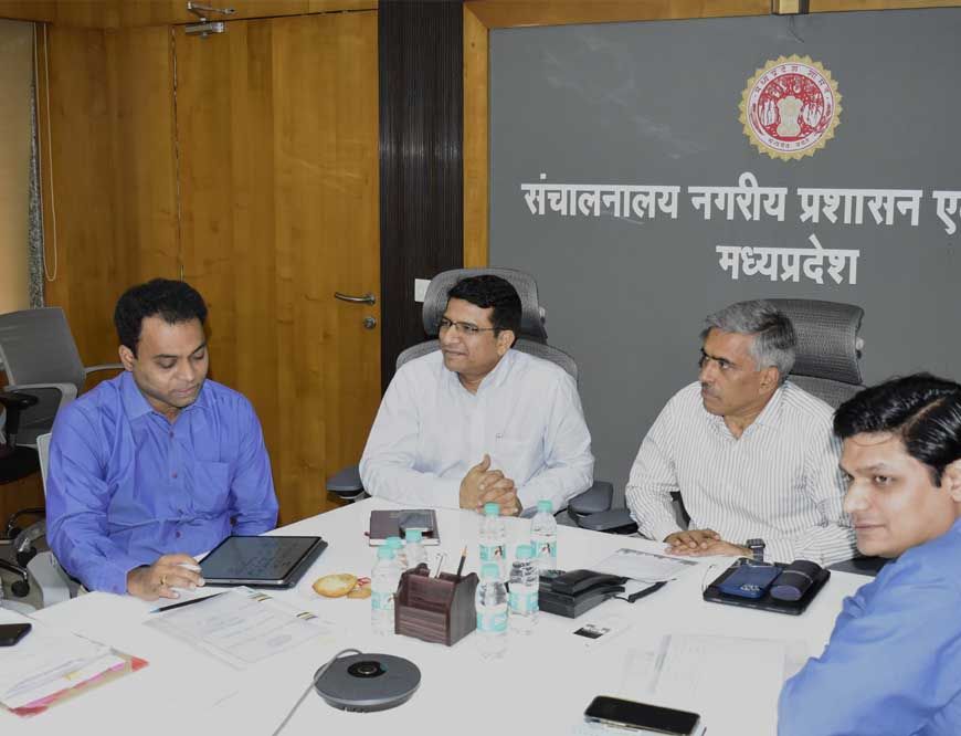 अपर मुख्य सचिव संजय दुबे ने की विभागीय योजनाओं की समीक्षा