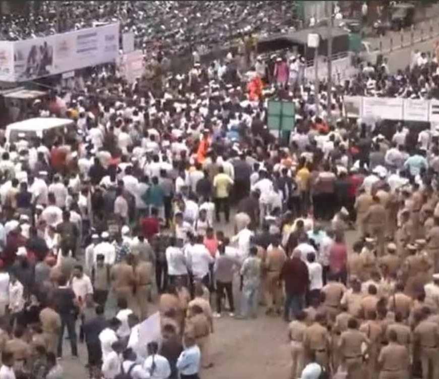 मुंबई में मराठी के समर्थन में सड़कों पर उतरा हुजूम, मंत्री को दौड़ाया गया