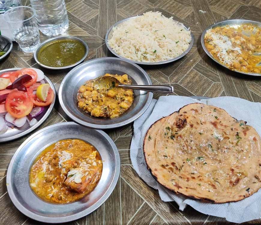 फ्री खाना, बिना विज्ञापन... फिर भी करोड़ों की कमाई कर रहा है दिल्ली-NCR का यह ढाबा