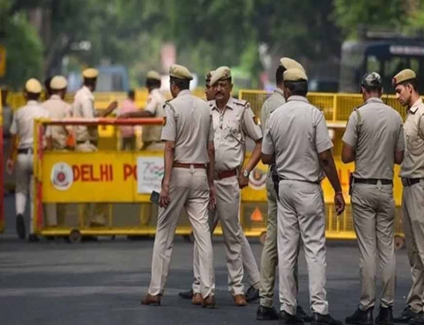 दिल्ली के मजनू का टीला में डबल मर्डर, युवती और 6 साल की बच्ची की हत्या से सनसनी