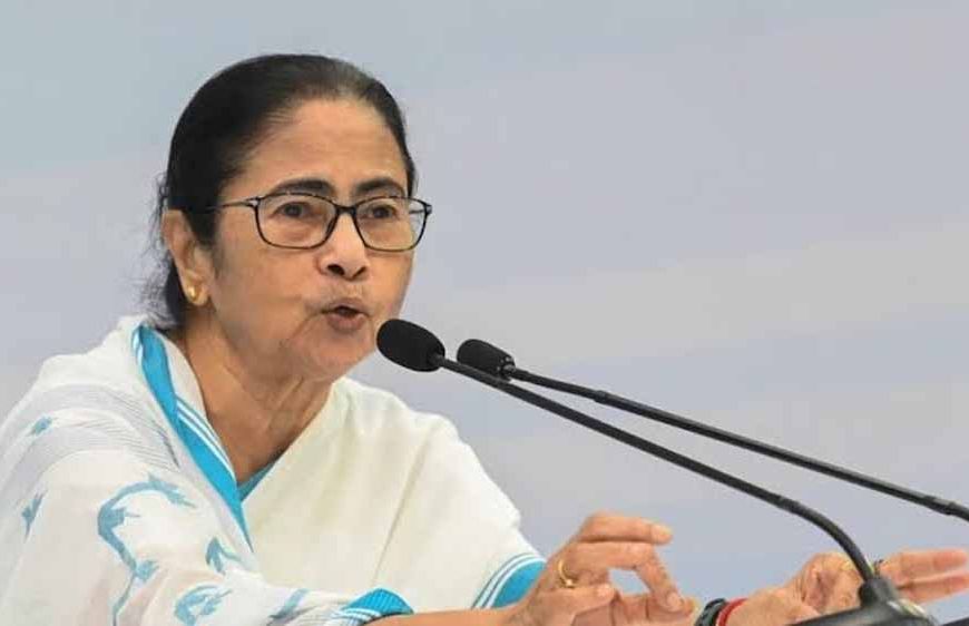 असम सरकार पर ममता बनर्जी का आरोप, बोलीं – बंगालवासियों को घुसपैठिया बताकर हो रही ज्यादती