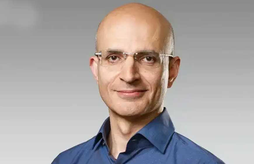 आईफोन बनाने वाली कंपनी ऐपल ने भारतीय मूल के सीनियर वाइस प्रेसिडेंट सबिह खान को चीफ ऑपरेटिंग ऑफिसर बनाया