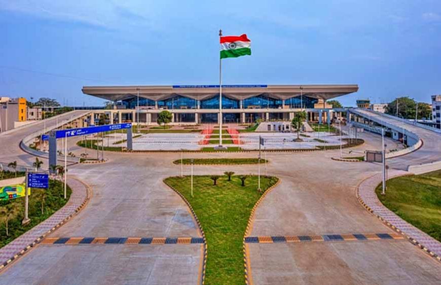 पटना से दिल्ली के लिए उड़ान भरते ही फ्लाइट से टकराई चिड़िया, 175 यात्रियों की बची जान