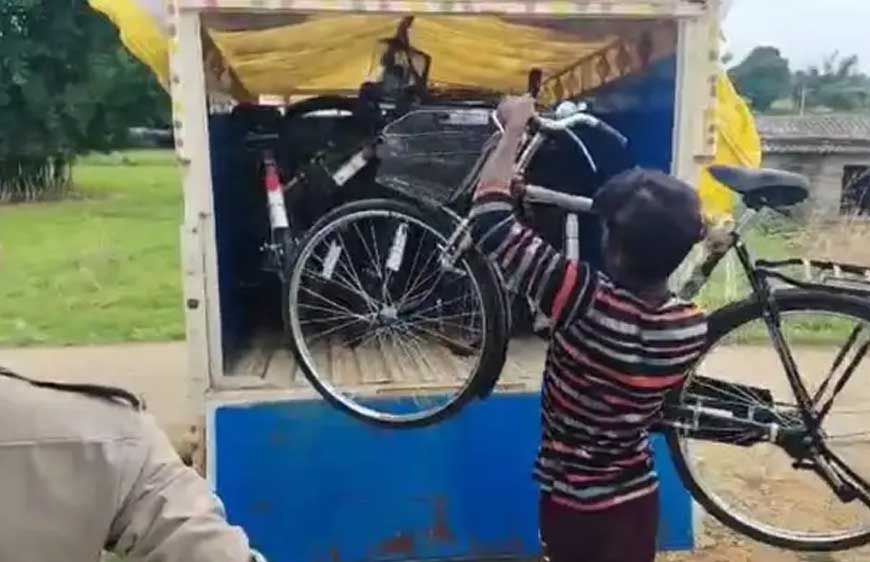 सिंगरौली जिले में प्रिंसिपल ने तो हद ही कर दी! स्कूल से चुरा ली 23 साइकिलें, पुलिस ने छापा मार की बरामद