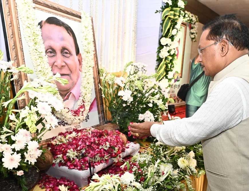 सभी को हँसाने वाला कवि हमें रुलाकर चला गया – मुख्यमंत्री साय