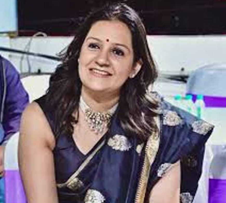 चुनाव आयोग पर प्रियंका चतुर्वेदी का हमला, कहा – प्रजातंत्र खत्म करने में जुटा है आयोग