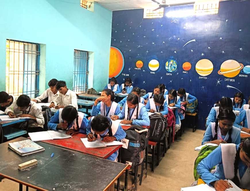 रायपुर : युक्तियुक्तकरण से स्कूलों में लौटी रौनक