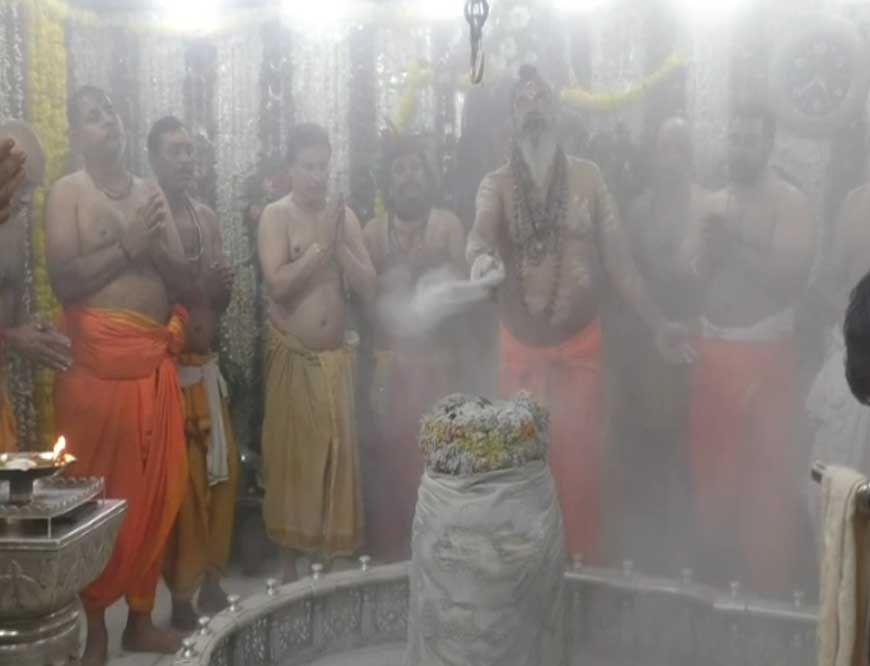 श्रावण मास में विशेष व्यवस्था, भोर में तीन बजे खुले महाकाल मंदिर के द्वार, गूंजा 'जय श्री महाकाल'