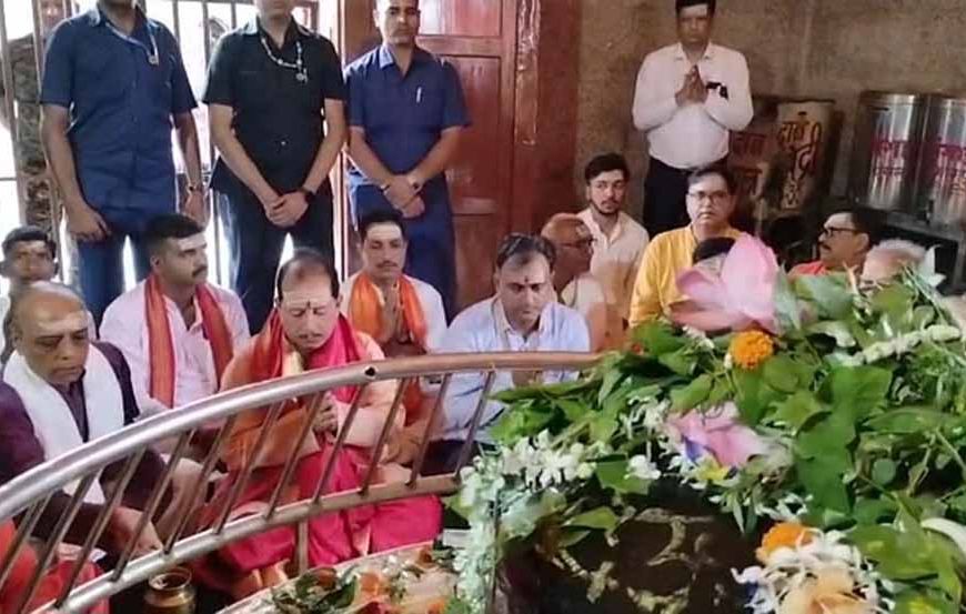 श्रावणी मेला: अशोक धाम में उमड़ा श्रद्धालुओं का सैलाब, डिप्टी सीएम ने किया रुद्राभिषेक