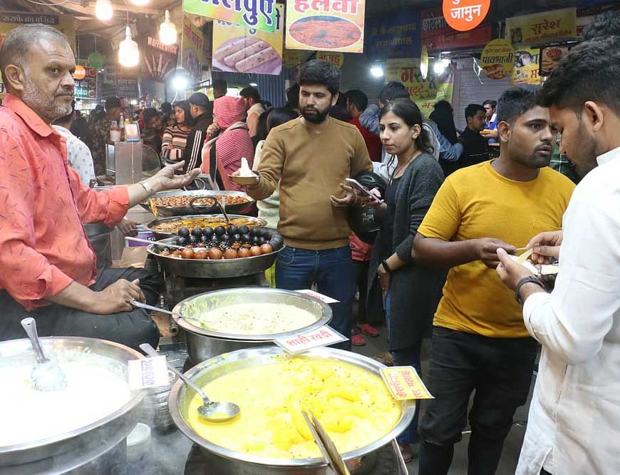 इंदौर प्रशासन का फैसला: सराफा चौपाटी से हटेंगी गैर-पारंपरिक दुकानें, 80 पुरानी दुकानें ही रहेंगी