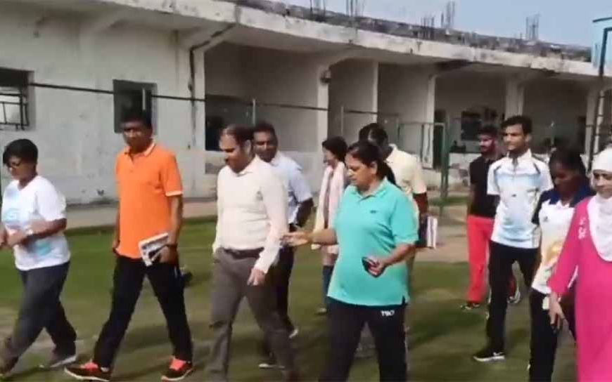 जिला कलेक्टर ने किया स्टेडियम व स्पोर्ट्स कॉम्प्लेक्स का बारीकी से निरीक्षण