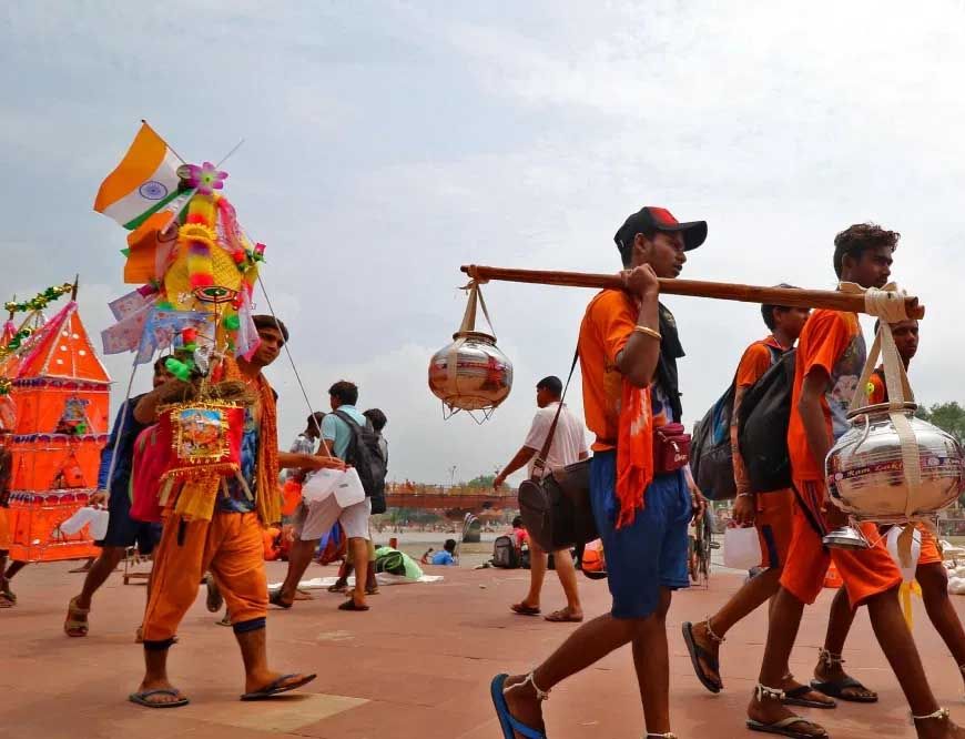 बरेली में मस्जिद के पास से निकलेगा पहला कांवड़ जत्था, श्रद्धालुओं पर बरसेंगे फूल
