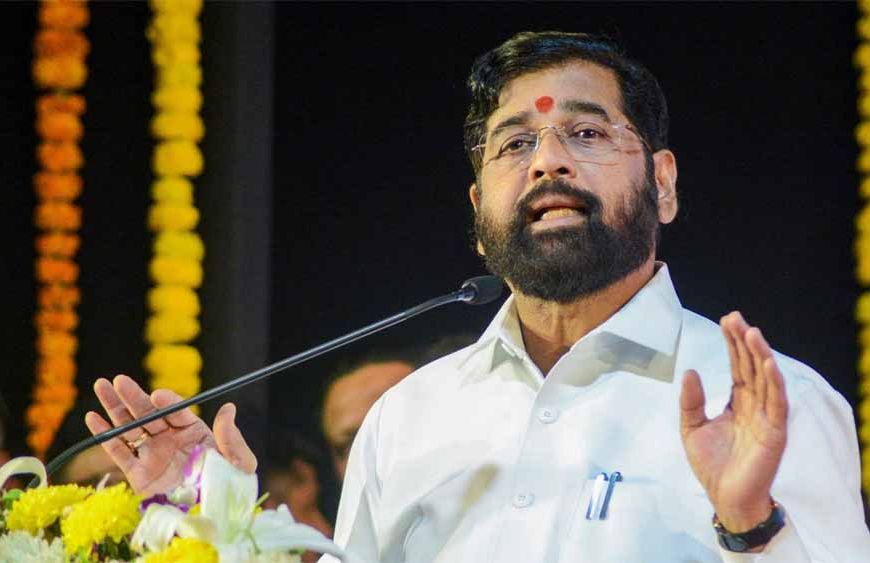 शिंदे गुट को IT नोटिस, पवार के पोते ने जताई हमदर्दी, कहा- ये दबाव की राजनीति