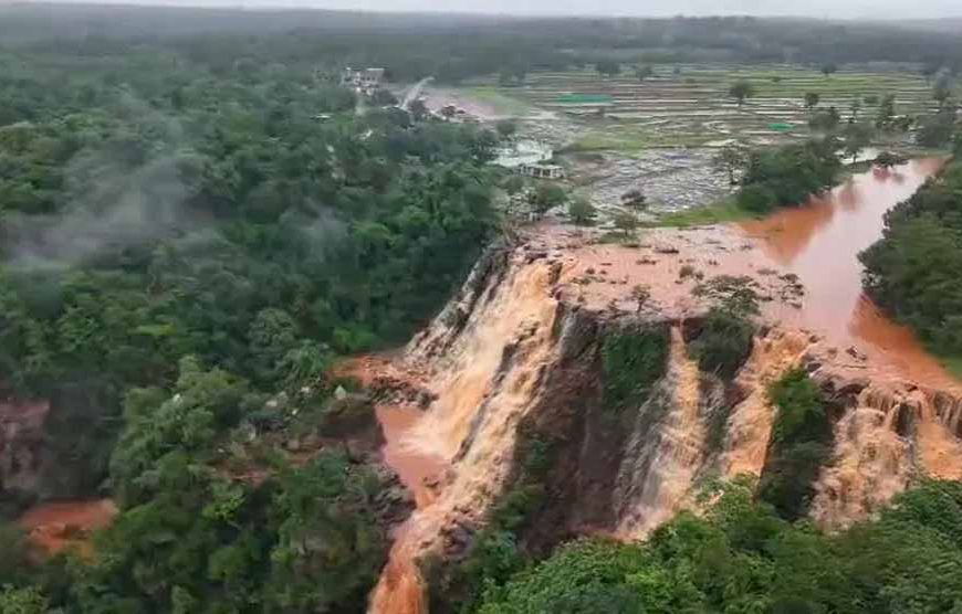 मानसून की फुहारों के साथ ही बस्तर की धरती ने ओढ़ी हरियाली की चादर, चित्रकोट और तीरथगढ़ जलप्रपात बने सैलानियों के आकर्षण का केंद्र