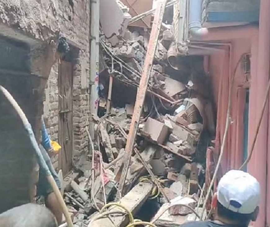 दिल्ली में बड़ा हादसा, अचानक चार मंजिला इमारत भरभराकर ढह गई, छह लोगों की मौत