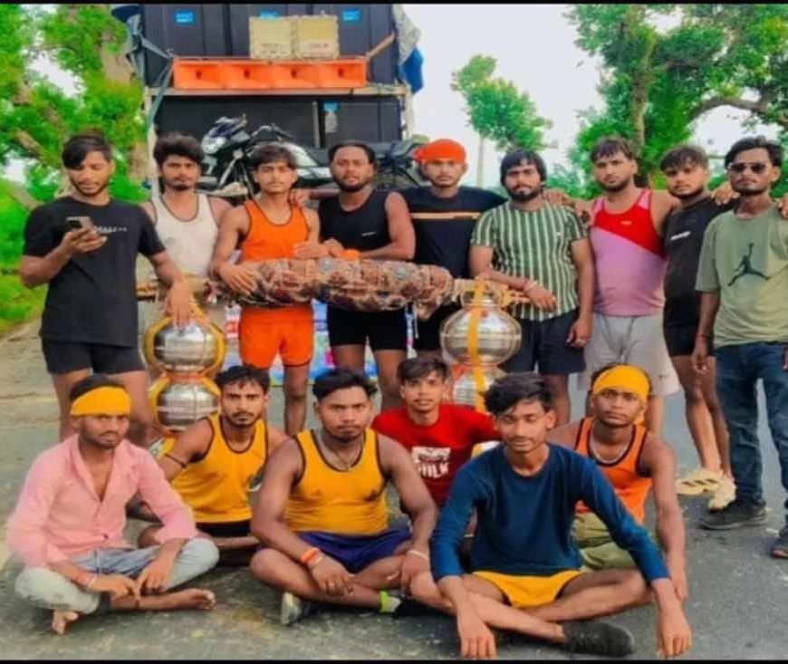 151 किलो की कांवड़ उठाकर निकले मुस्लिम श्रद्धालु, बोले- हमारी पहली पहचान सनातन है