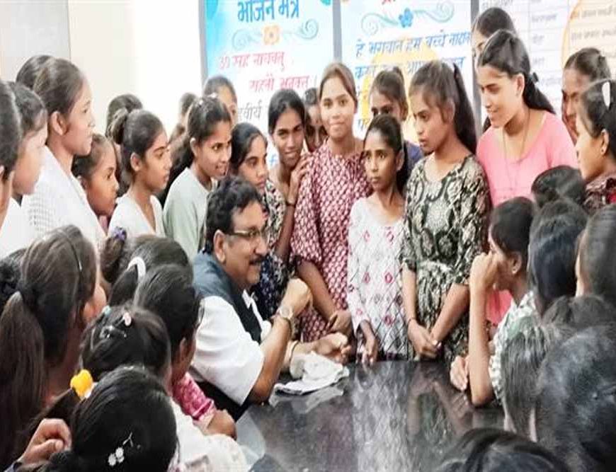 विद्यार्थियों के लिए सरकार सभी सुविधाएँ उपलब्ध करायेगी : मंत्री डॉ. शाह