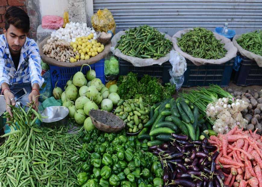 खाने के दामों ने दी राहत... 6 साल में सबसे कम महंगाई, ये चीजें हुईं सस्ती