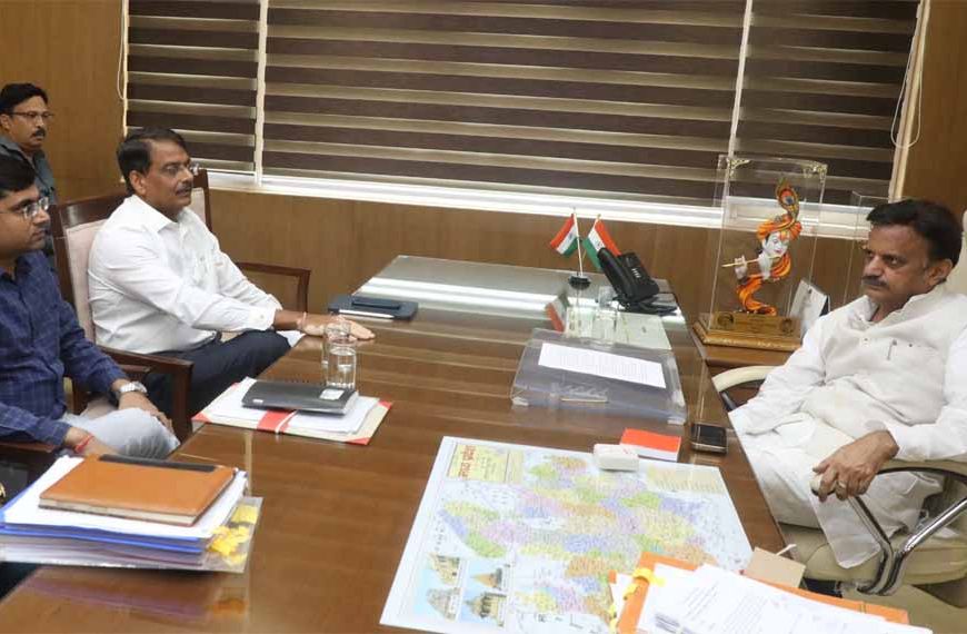 चिकित्सा सेवाओं के सुदृढ़ीकरण के लिए अधोसंरचना विकास और मानव संसाधन उपलब्धता समयसीमा में हो : उप मुख्यमंत्री शुक्ल