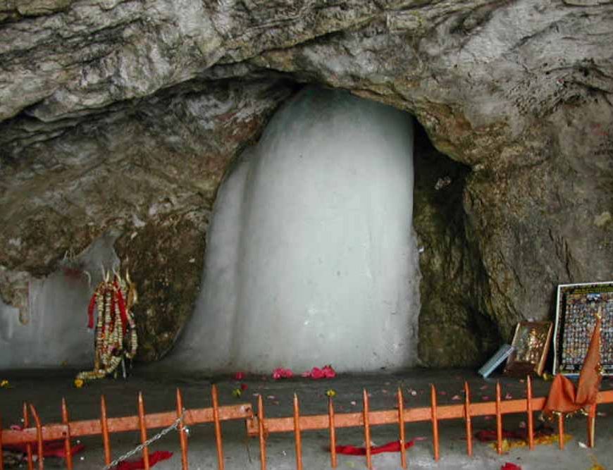 बाबा बर्फानी के दर्शन को उमड़ा जनसैलाब: 2 लाख से ज़्यादा श्रद्धालु कर चुके हैं यात्रा