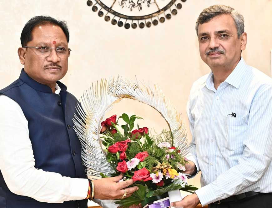 रायपुर : मुख्यमंत्री साय से भारत सरकार में भूमि संसाधन सचिव ने की सौजन्य भेंट