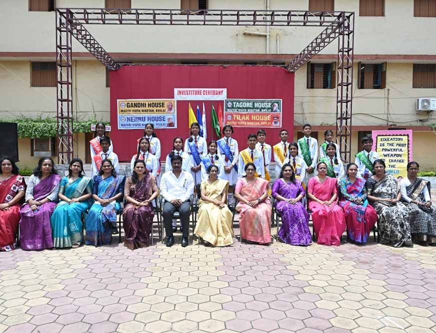 मैत्री विद्या निकेतन में अलंकरण और शपथ ग्रहण समारोह सम्पन्न