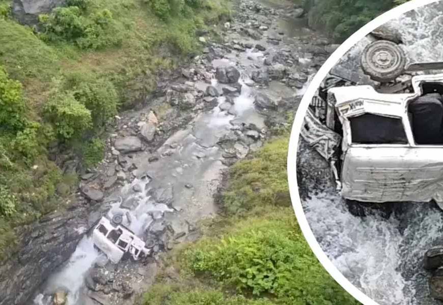 पिथौरागढ़ में दर्दनाक हादसा: खाई में गिरी टैक्सी, 8 लोगों की मौत