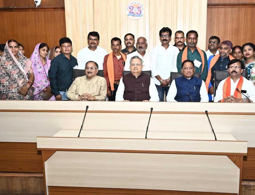रायपुर : राजनांदगांव के नागरिक प्रतिनिधिमंडल ने की मुख्यमंत्री से सौजन्य भेंट, विकास कार्यों के लिए जताया आभार
