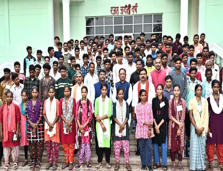 रायपुर : बस्तर के बच्चों का स्वर्णिम भविष्य सुनिश्चित करने के लिए सरकार प्रतिबद्ध – मुख्यमंत्री विष्णुदेव साय
