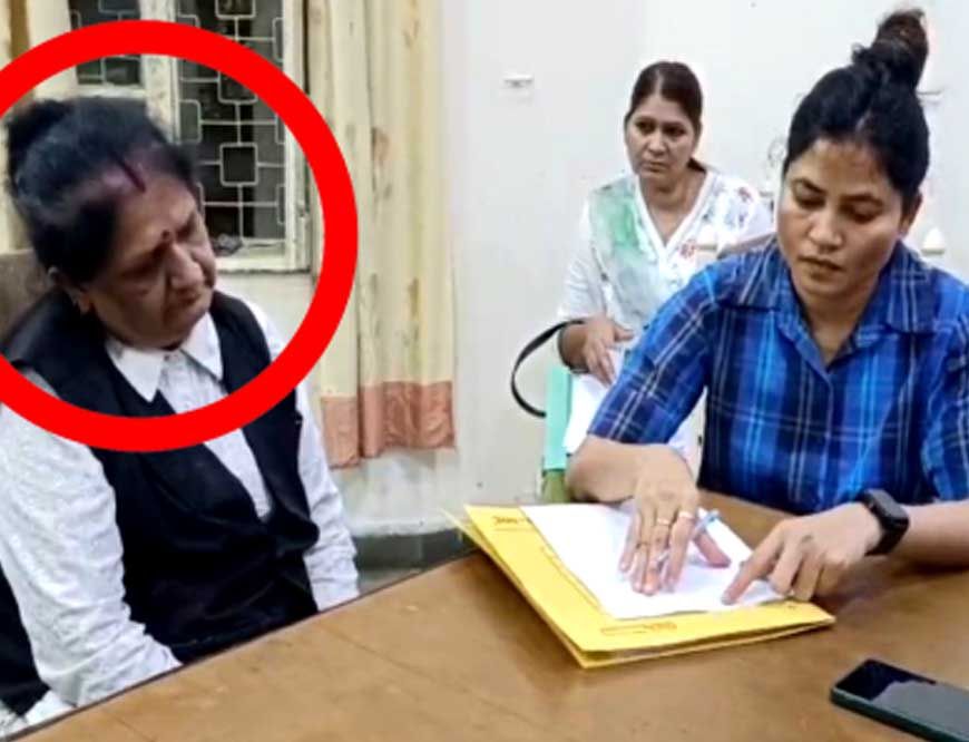 लोकायुक्त टीम ने सरकारी वकील कुक्कू दत्त को 15 हजार रिश्वत लेते रंगे हाथों पकड़ा