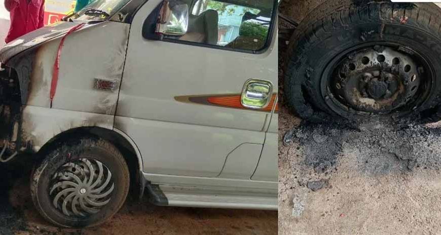 असामाजिक तत्वों ने कार को बनाया निशाना घर के बाहर खड़ी गाड़ी में लगाई आग, पीड़ित ने पड़ोसियों संग बुझाई आग