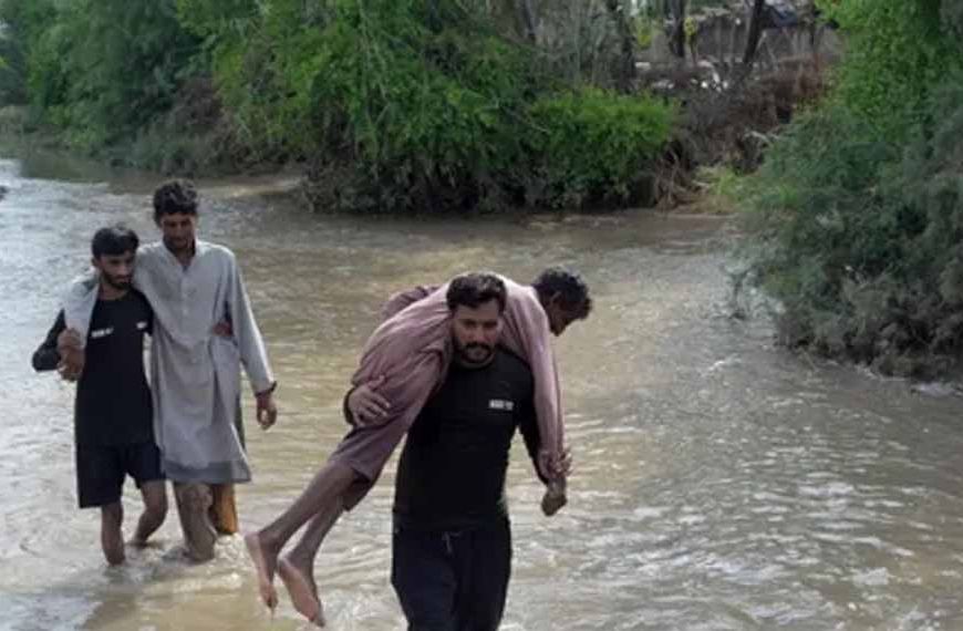 पाकिस्तान में मानसून का कहर: बाढ़ और बारिश से 116 लोगों की जान गई