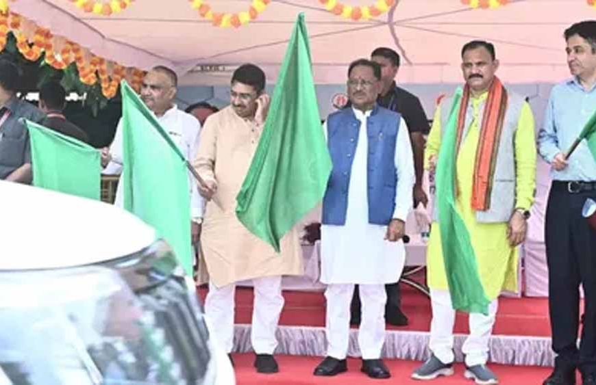 छत्तीसगढ़ के हर कोने तक पहुंचेगी राहत: CM साय ने 151 नई स्वास्थ्य गाड़ियों को किया रवाना