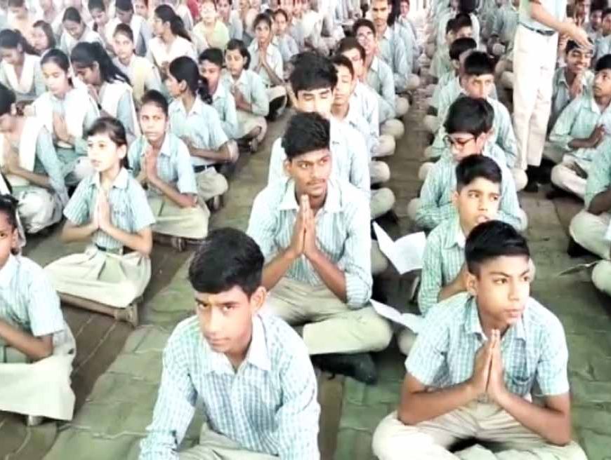 हरियाणा स्कूलों में अब प्रार्थना सभा में गूंजेंगे गीता के श्लोक