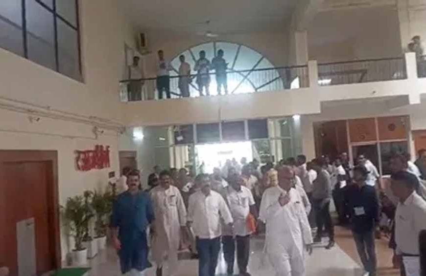 ED छापे के बीच विधानसभा पहुंचे भूपेश बघेल, सदन में गूंजे जिंदाबाद के नारे