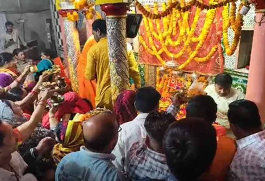 प्रयागराज: शीतला अष्टमी पर मां कल्याणी देवी मंदिर में श्रद्धालुओं की लगी कतार