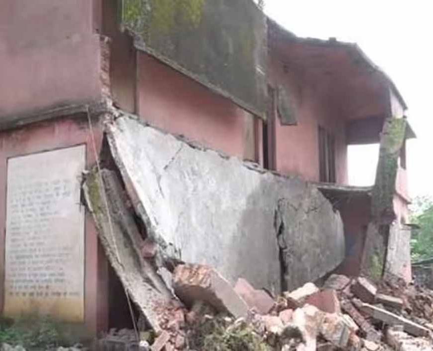 झारखंड में भारी बारिश का कहर: सरकारी स्कूल की छत गिरी, 1 व्यक्ति की मौत